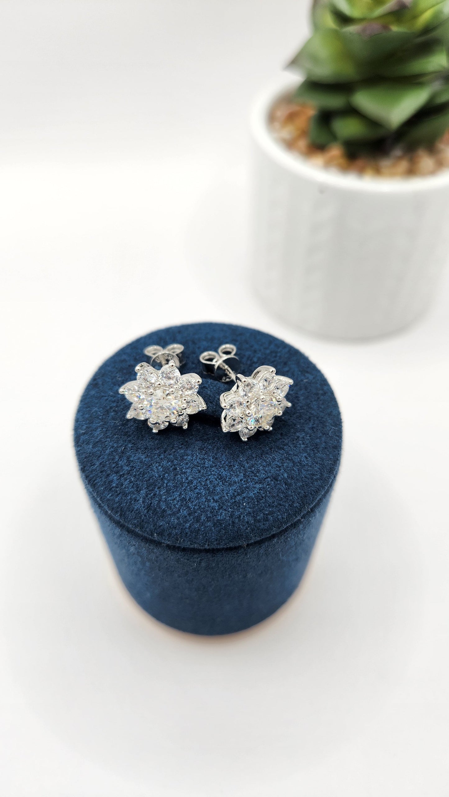 Moissanite_Silver_Earrings_-_Shiny 3