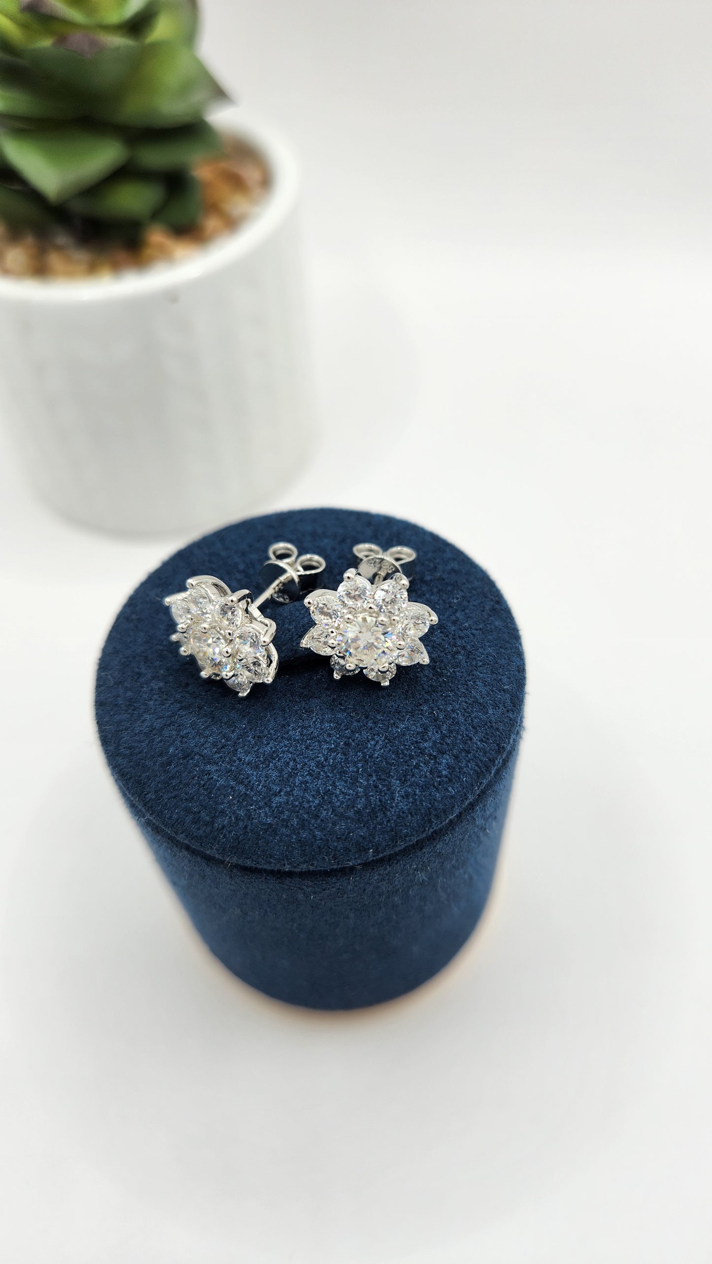 Moissanite_Silver_Earrings_-_Shiny 4