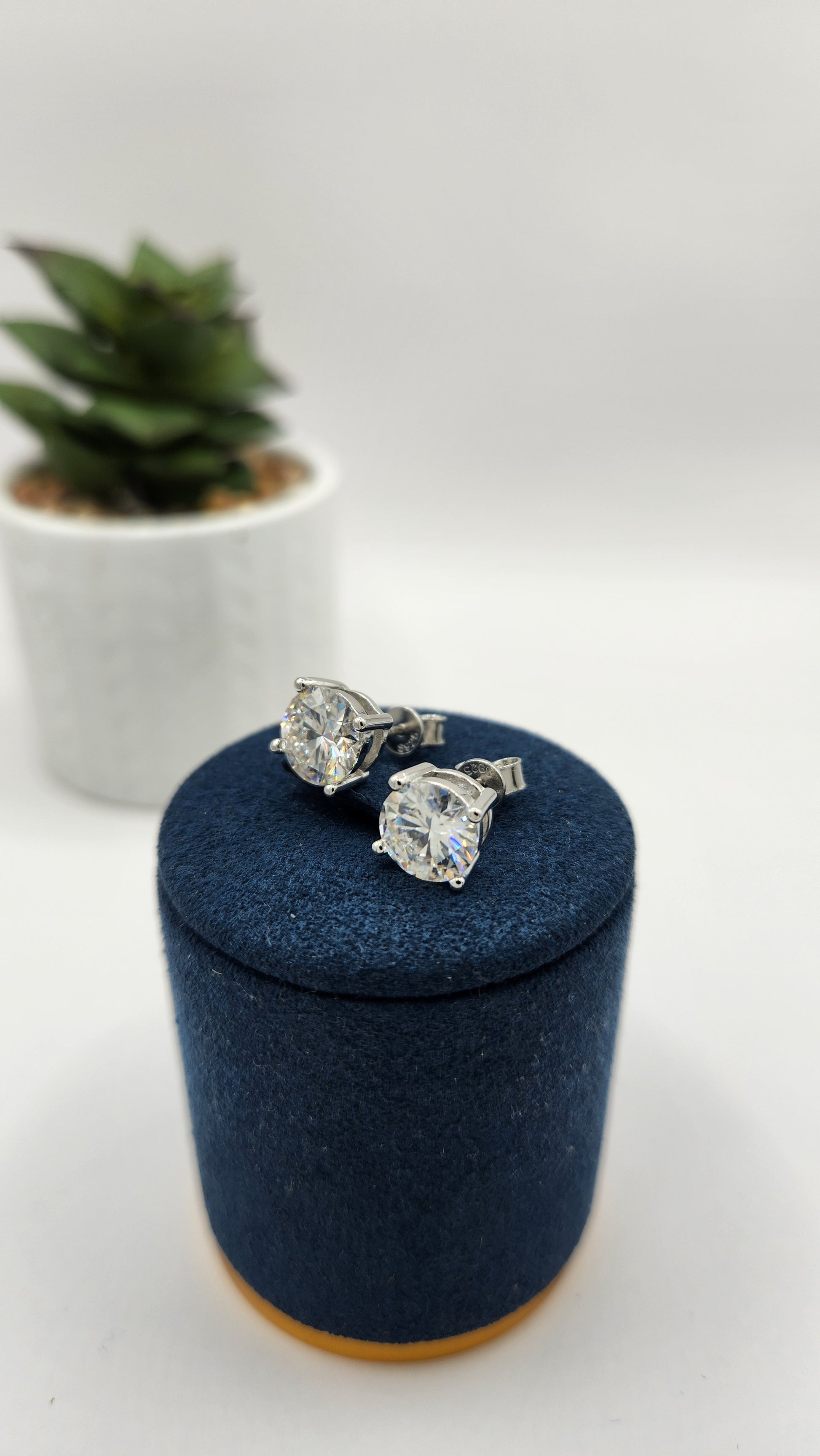 Moissanite_Silver_Earring_-_VELVET_7