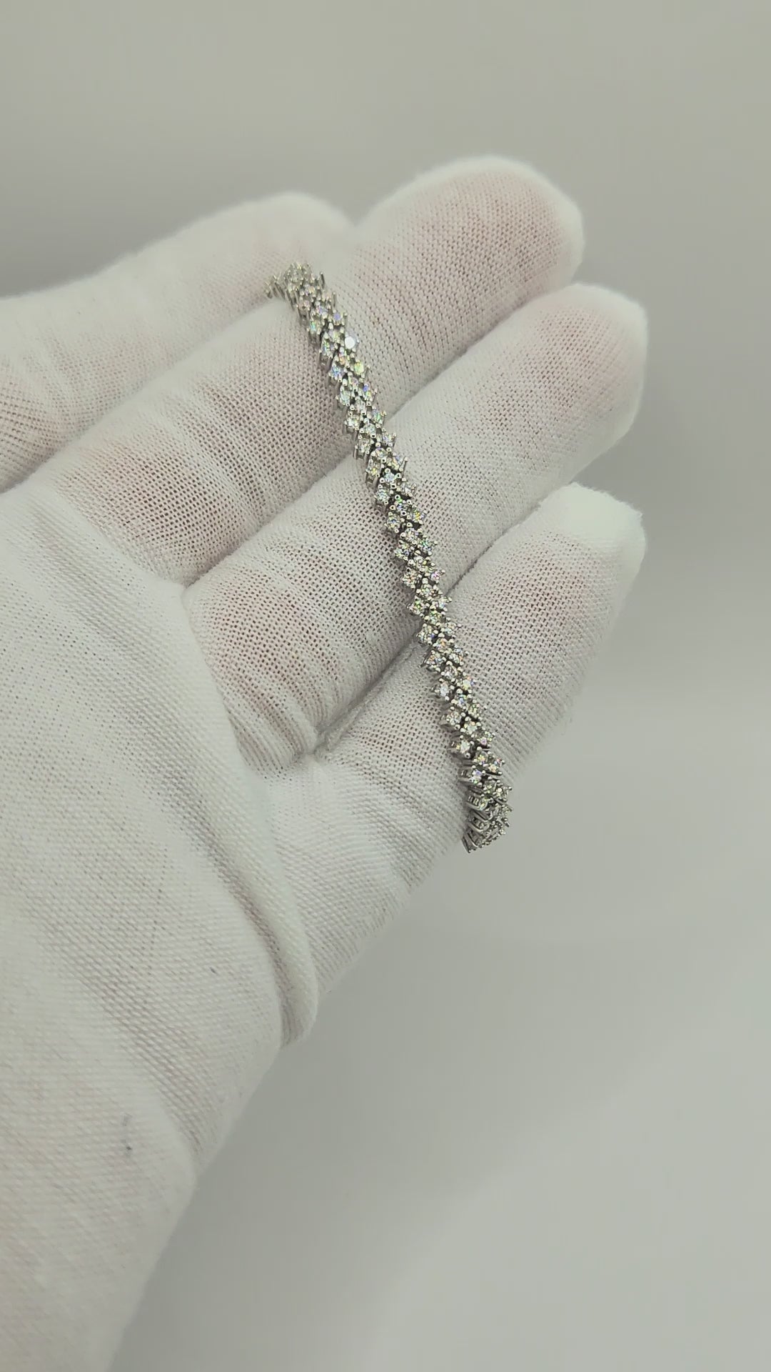 Moissanite_Bracelet_Elegance