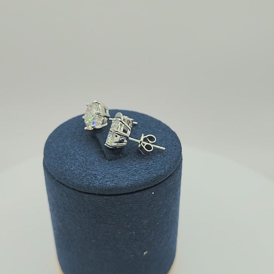 Moissanite_Earrings_Aura